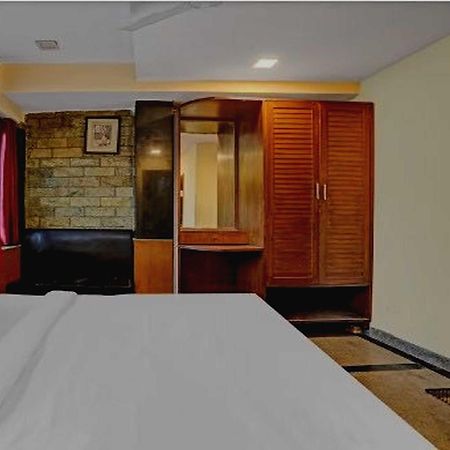 Oyo 75948 Hotel Tushar Continental New Delhi Exterior photo